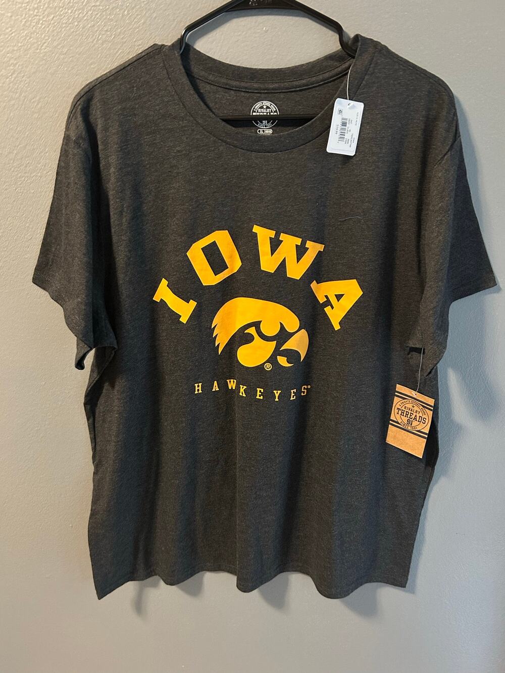 Iowa Hawkeyes Rivalry Threads XL Gray T-Shirt (NWT)